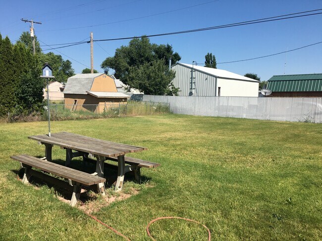 Building Photo - Fairchild AirForce Base 3 Bedroom 1 Bath Home