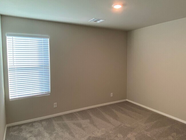 Building Photo - Beautiful 4 bed/2bath home in Broken Arrow...