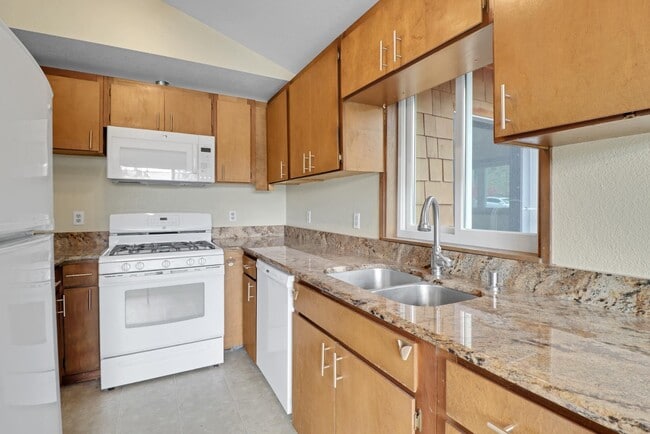 Building Photo - 22311 Overlake Loop SE