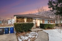 Building Photo - 924 Lutz Ave