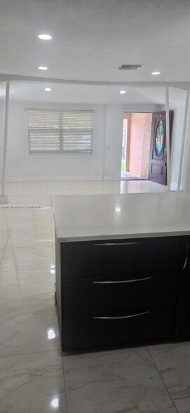 Building Photo - 9748 Little River Dr