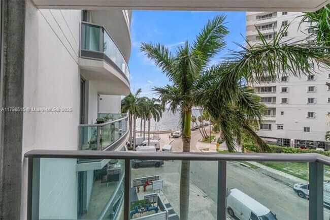 Building Photo - 1331 Brickell Bay Dr