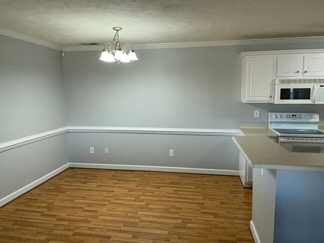 Building Photo - Two Bedroom Condo in Gated Community