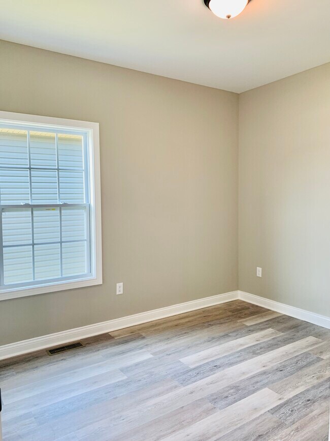 Building Photo - 850 McIntyre St