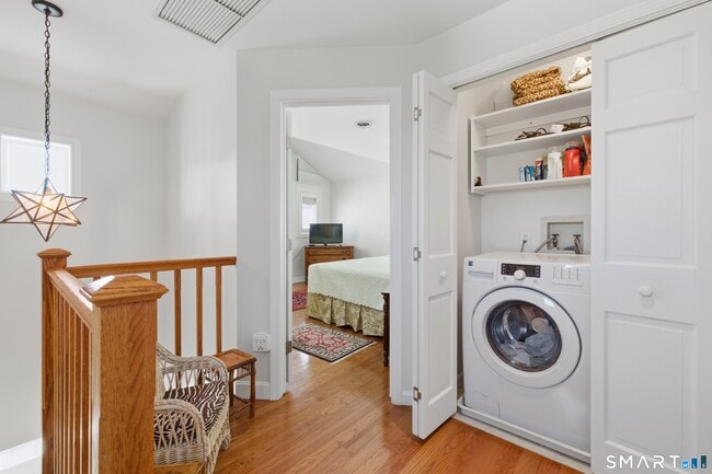 Building Photo - 2 Miller St