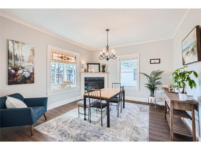 Building Photo - 1045 Lake St E