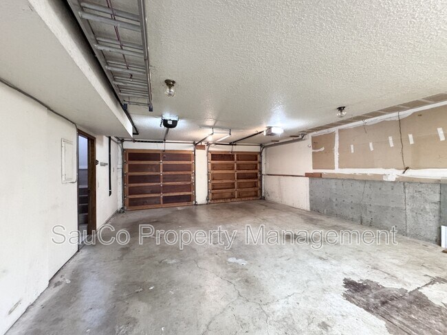 Building Photo - 324 SE 30th Ave