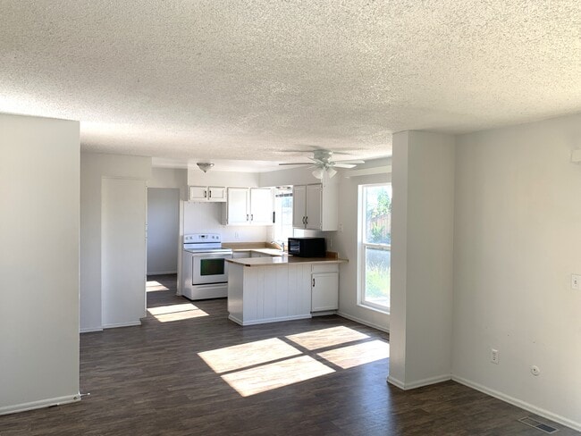 Building Photo - 122 Crawford Cir