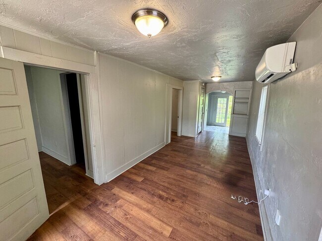 Building Photo - N. McKinley Ave - Triplex