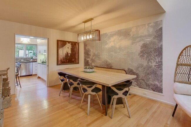 Building Photo - 3536 N Marshfield Ave