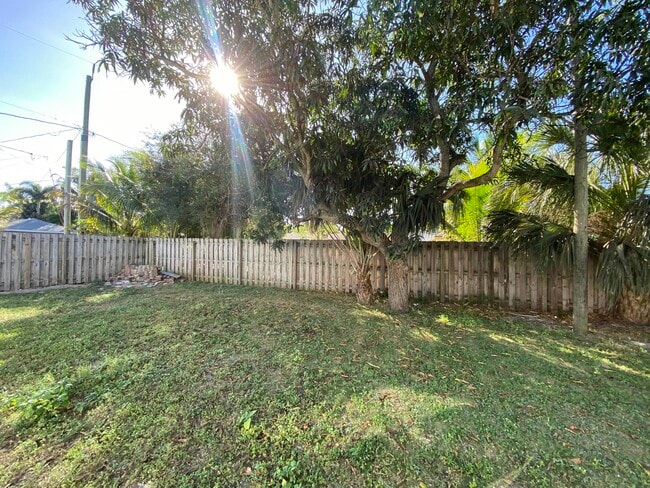 Building Photo - 715 2nd Ave S