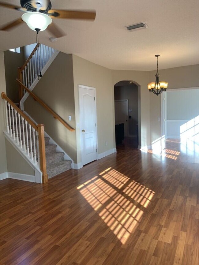 Building Photo - WESTCHASE - THE VINEYARDS