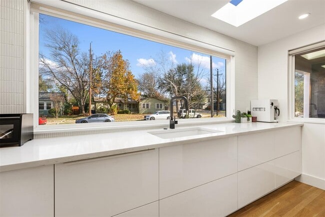 Building Photo - 1403 Palo Duro Rd