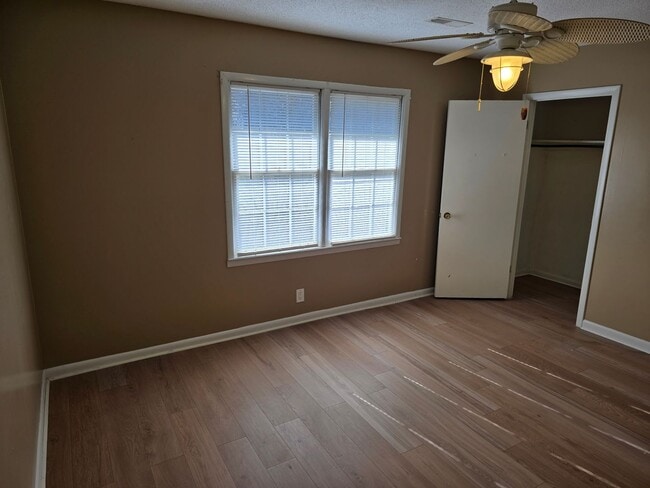 Building Photo - 2 bedroom 1.5 bath condo now available for rent in Dalton, Ga