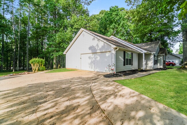 Building Photo - Fantastic 3bd/2ba home! Let yourself in!