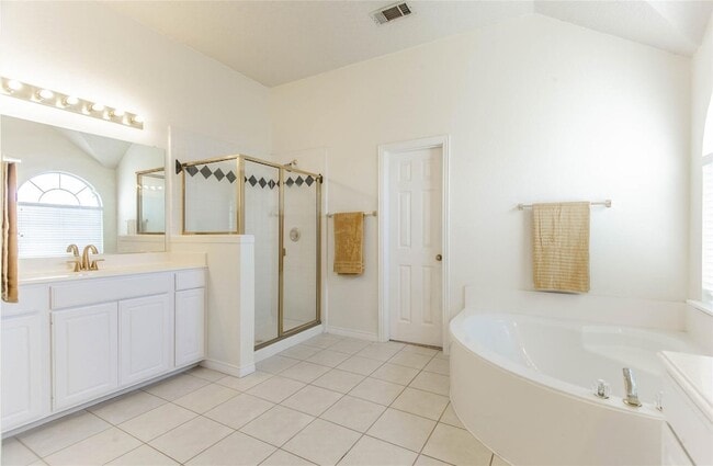 Building Photo - 4136 Los Altos Dr