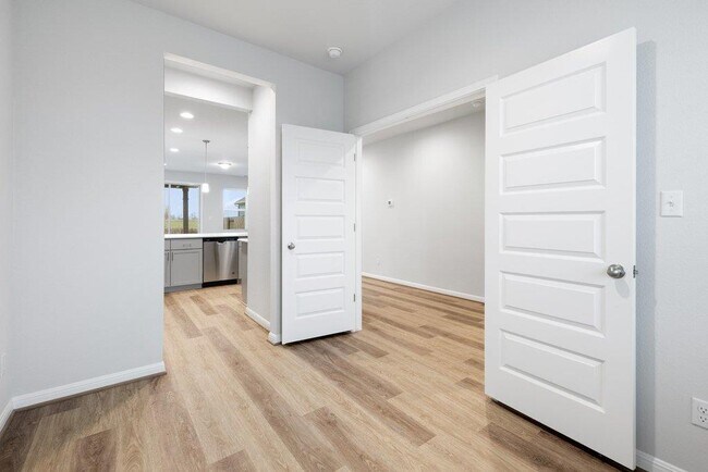 Building Photo - 303 Elm Br Trl