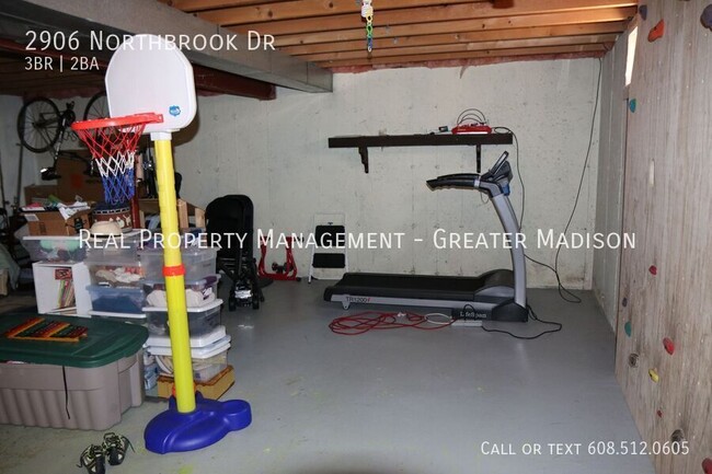 Building Photo - 2906 Northbrook Dr