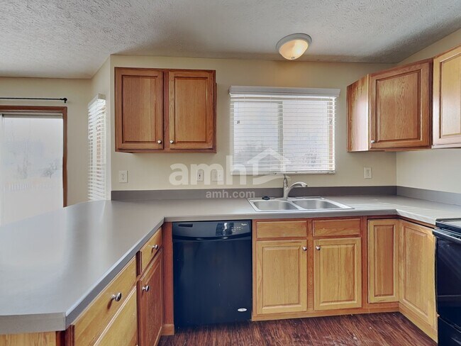 Building Photo - 748 Woodington Dr