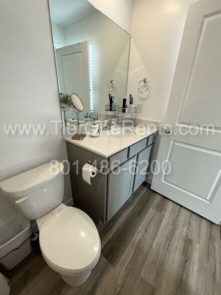 Building Photo - NO DEPOSIT option available for qualified renters!