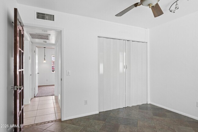 Building Photo - 2319 E Loma Vista Dr
