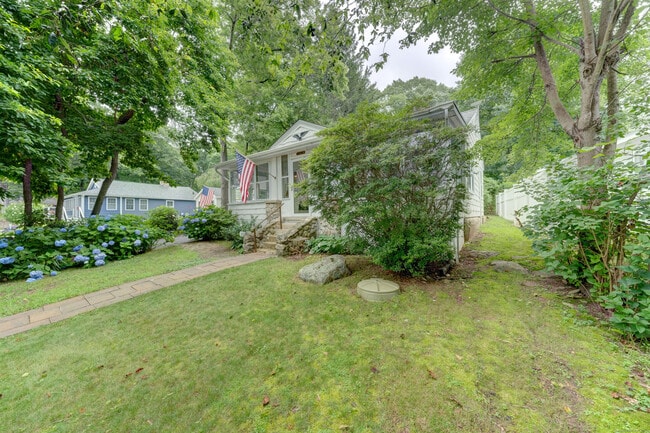 Building Photo - 285 Deepwood Dr