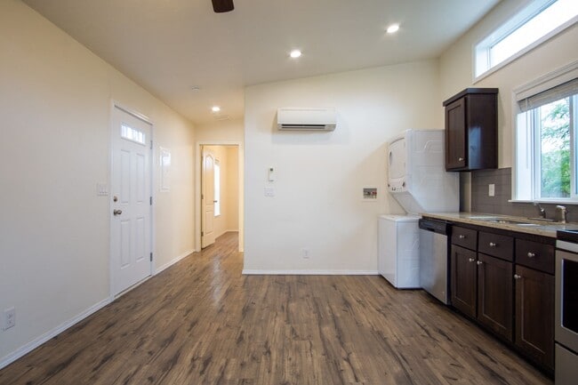 Building Photo - 1846 SE Harold St