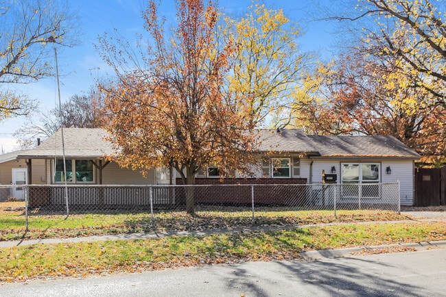 Building Photo - 2415 Lynnfork Ave