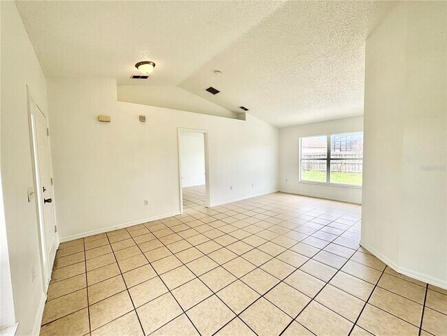 Building Photo - 362 Aylesbury Ct