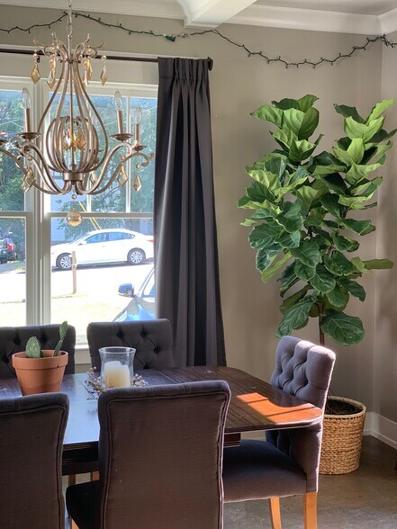 Dining room - 1003 Dew St