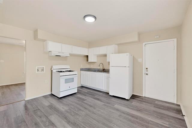 Building Photo - 310 Palm Oak Dr