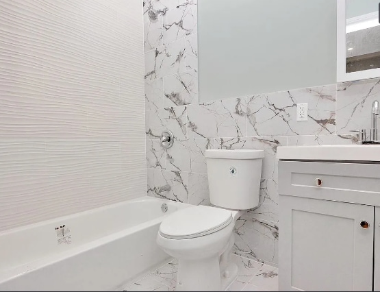 Building Photo - 197 E 55th St