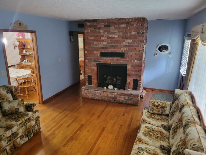 Building Photo - 7105 N 53rd St