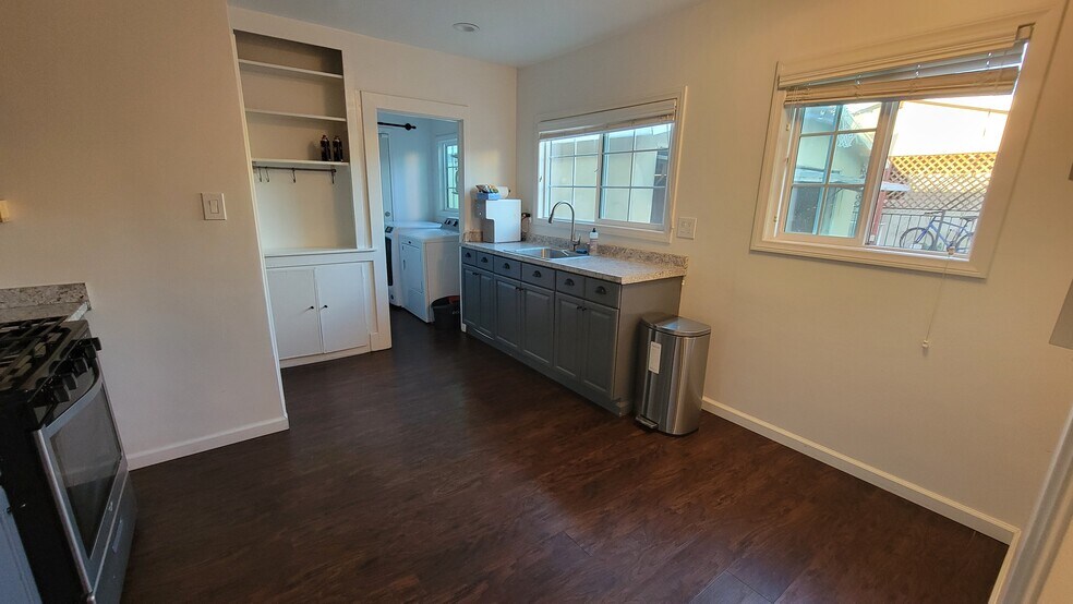 Building Photo - 1243 N Alexandria Ave