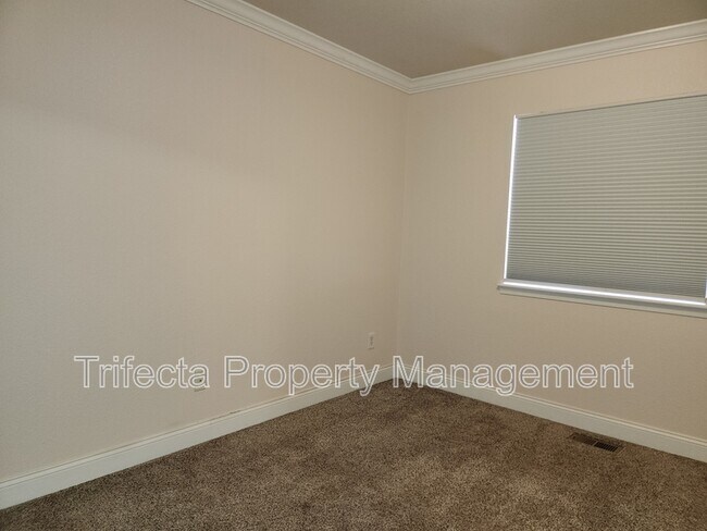 Building Photo - 347 Buckeye Ave