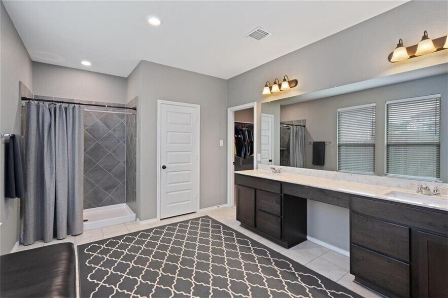 Master Bath with Dual Sink & Walk in Shower - 3060 Freeman Park Dr