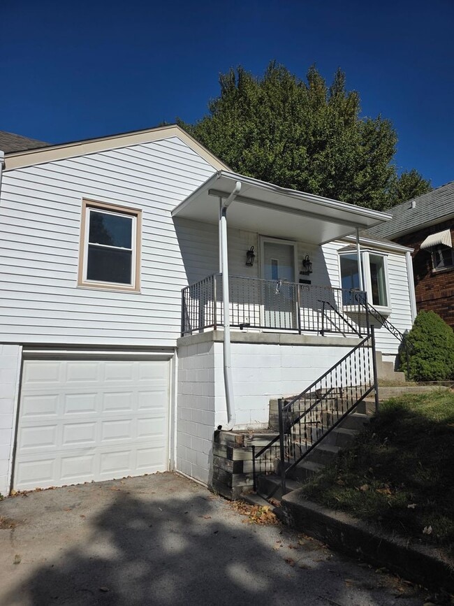 Primary Photo - Spacious Three Bedroom!