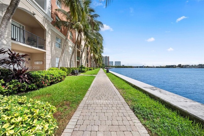 Building Photo - 17125 N Bay Rd