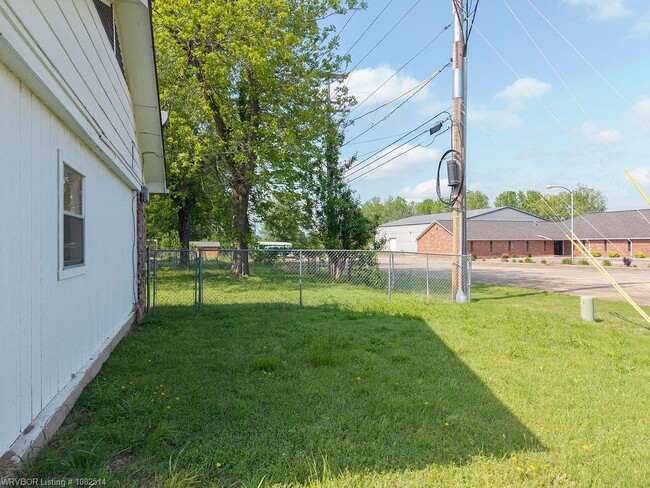 Building Photo - 100 Meadow Pl