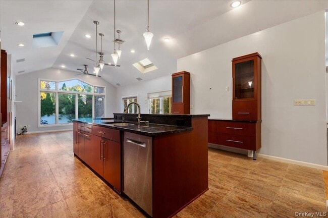 Building Photo - 25 Belmont Dr W