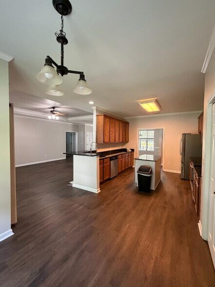 Livingroom/Kitchen - 101 Palisades Way