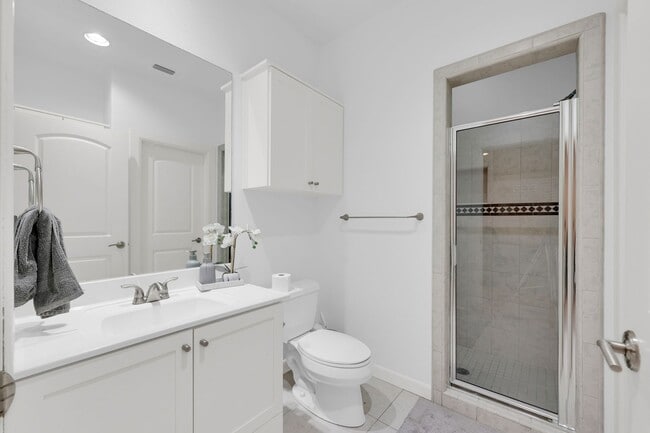 Building Photo - Fully Furnished & Move-In Ready!