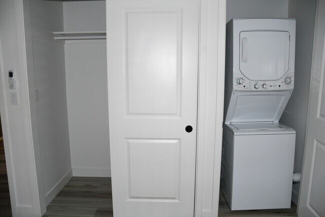 Building Photo - Valencia (994)