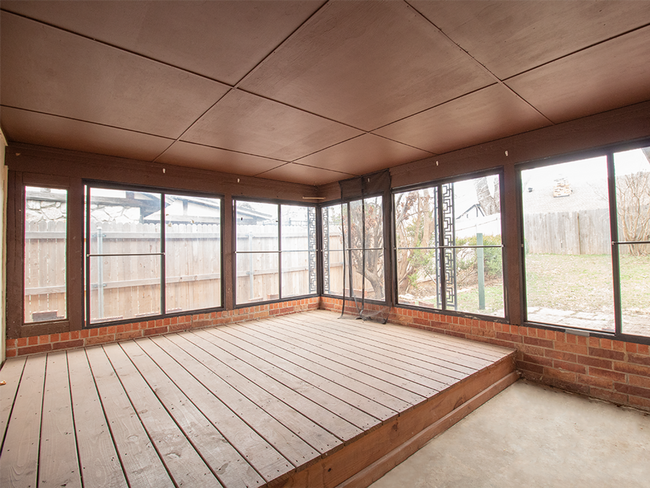 Building Photo - Spacious 3BD/2.5 BTH 2 Car Garage, Minutes from Tinker AFB