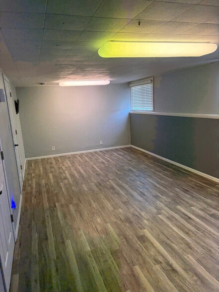 Building Photo - 506 Meadow Ln