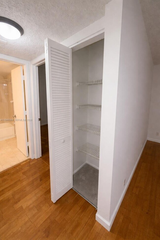 Building Photo - 102 Gardens Dr