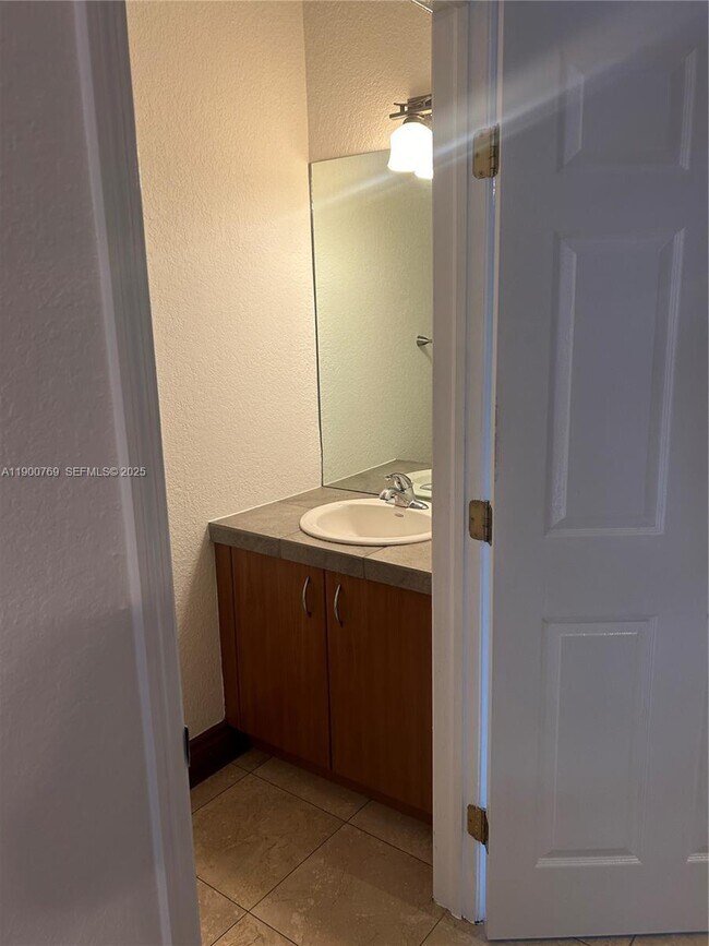 Building Photo - 3147 New York St