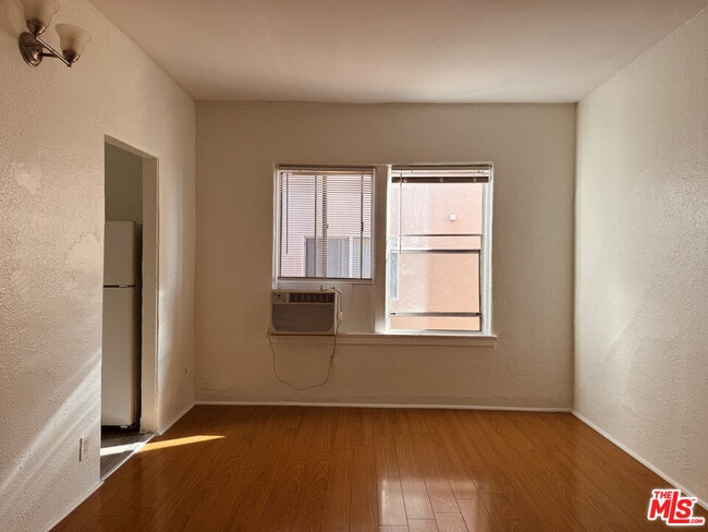 Building Photo - 920 S Hobart Blvd