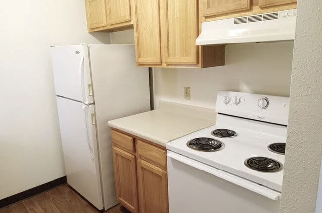 Building Photo - 608 N 4th St