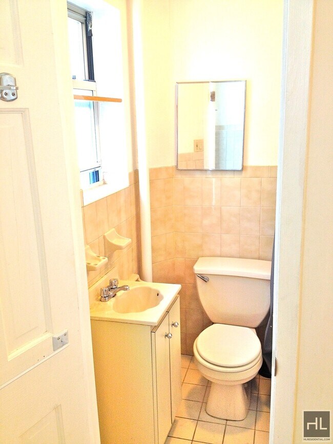 Building Photo - DIAMOND STREET